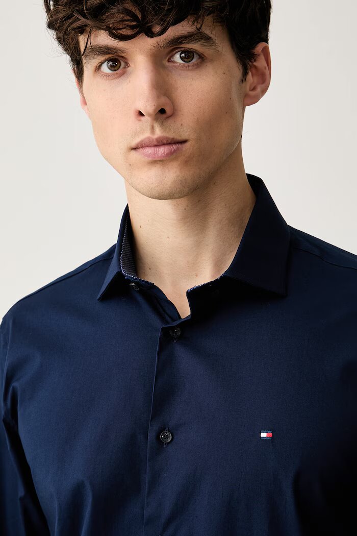 Tommy Hilfiger риза мъжка от памук с еластан тъмносиня MW0MW43749