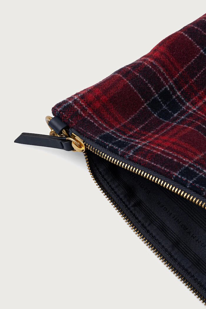Tommy Hilfiger шопинг чанта дамска от вълнена материя тъмносиня AW0AW19513