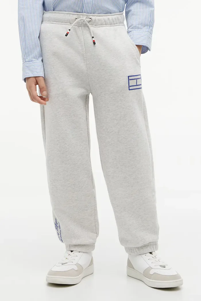 Tommy Hilfiger спортен панталон за деца от памук сив KB0KB10498