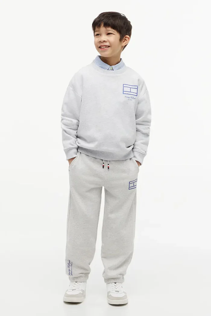 Tommy Hilfiger спортен панталон за деца от памук сив KB0KB10498