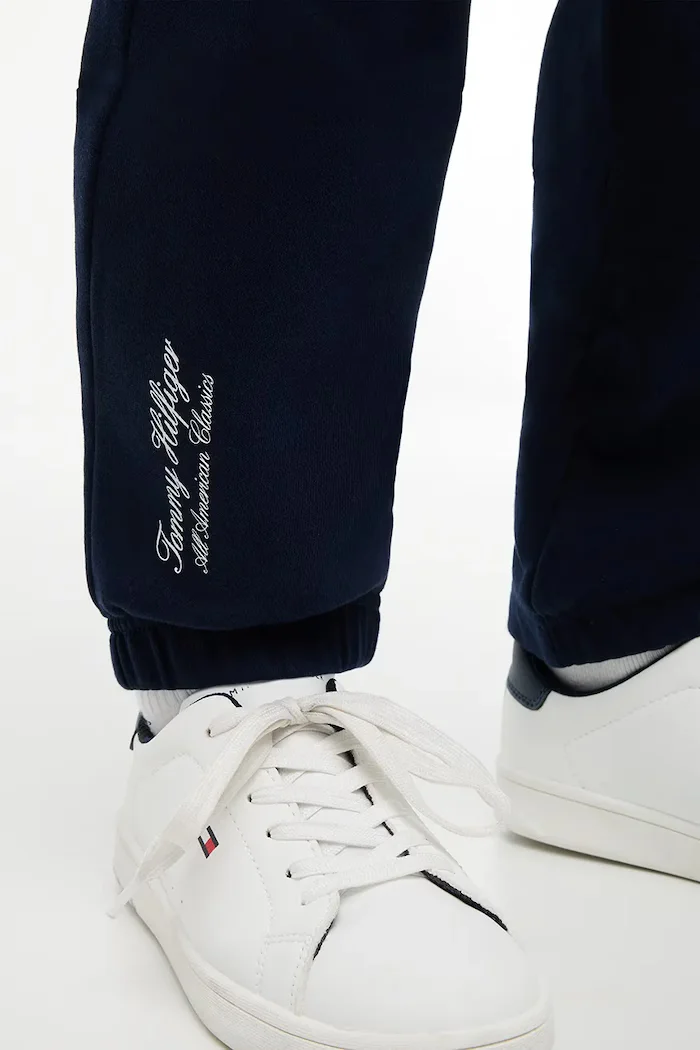 Tommy Hilfiger спортен панталон за деца от памук тъмносин със стандартна талия KB0KB10498