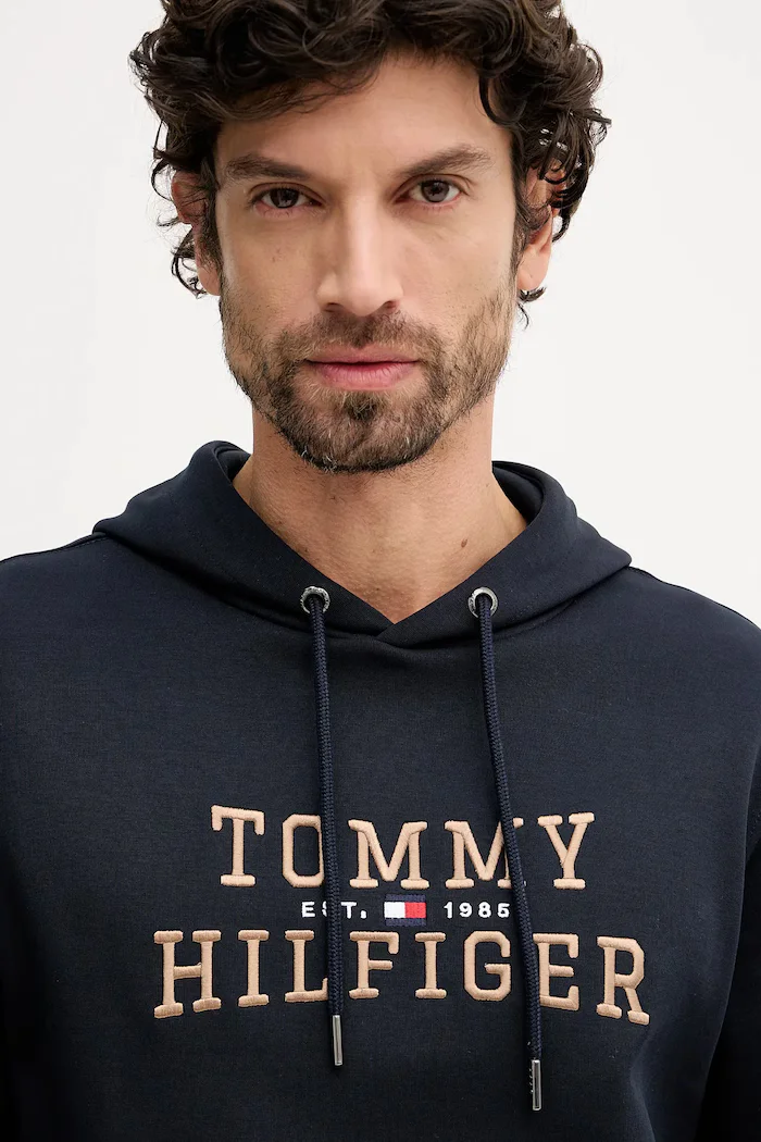 Tommy Hilfiger Суичър мъжки в тъмносиньо с качулка с апликация MW0MW42528