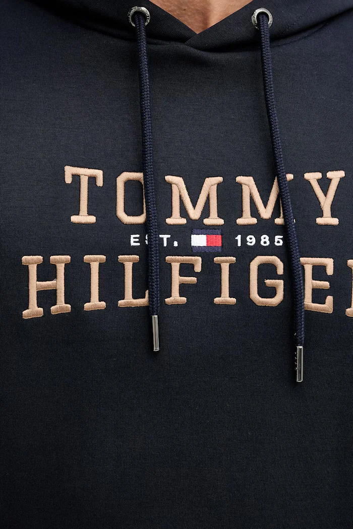 Tommy Hilfiger Суичър мъжки в тъмносиньо с качулка с апликация MW0MW42528