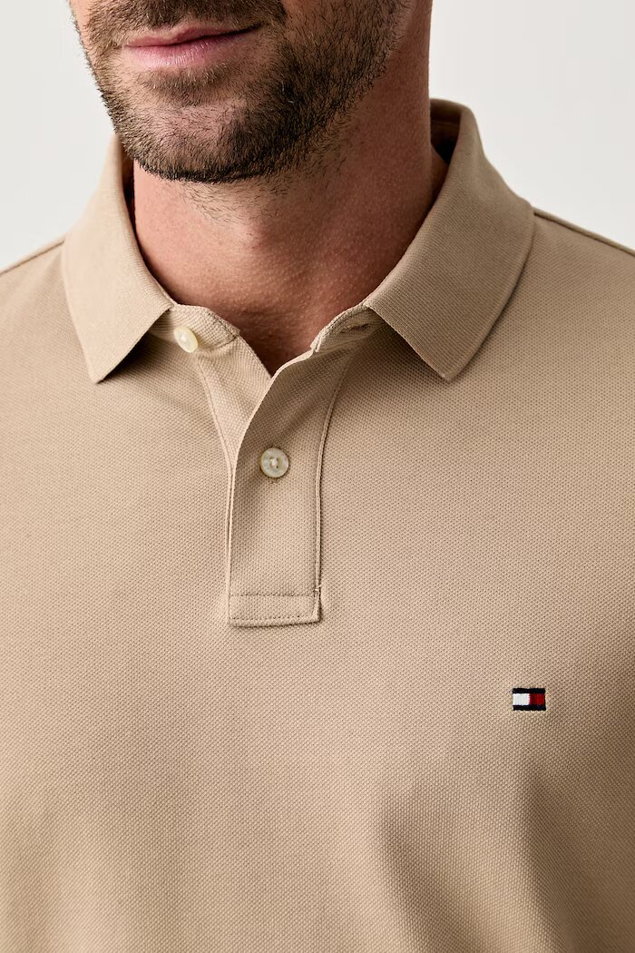 Tommy Hilfiger тениска с яка мъжка от памук с еластан бежова MW0MW17770