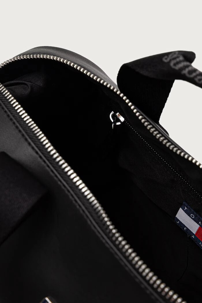 Tommy Jeans чанта crossbody дамска от имитация на кожа черна AW0AW19044