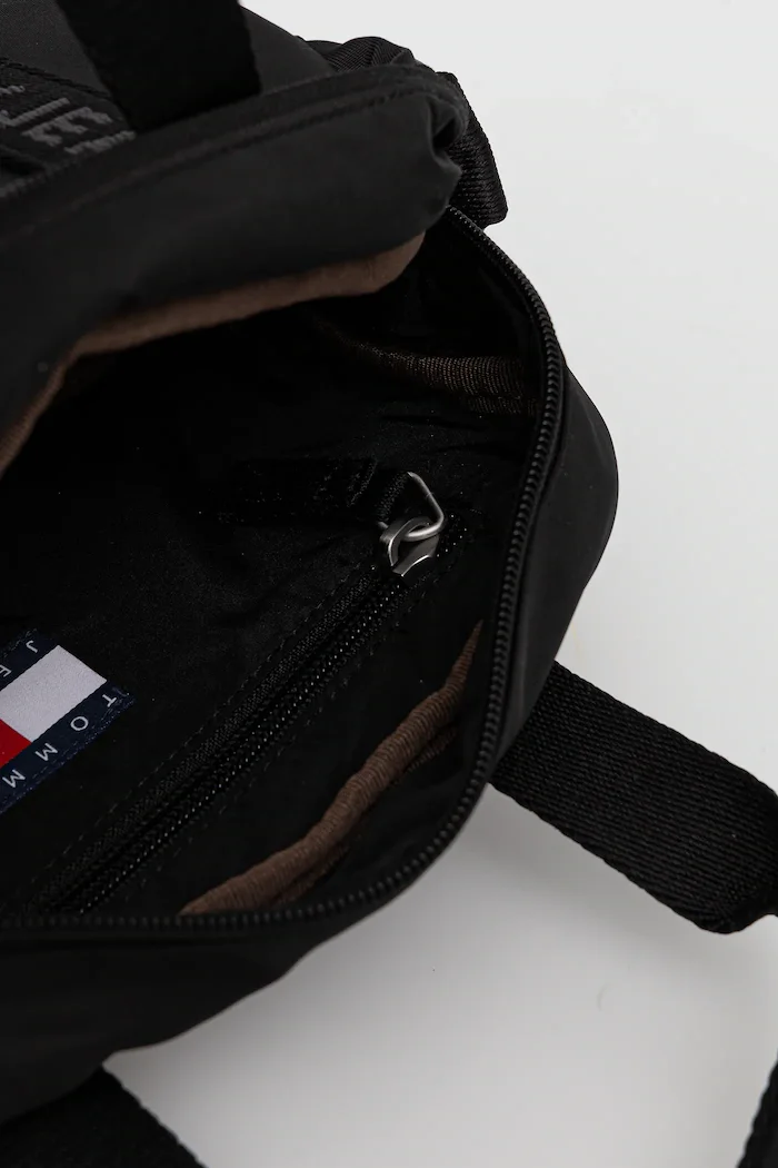 Tommy Jeans Чанта в черно AW0AW17889