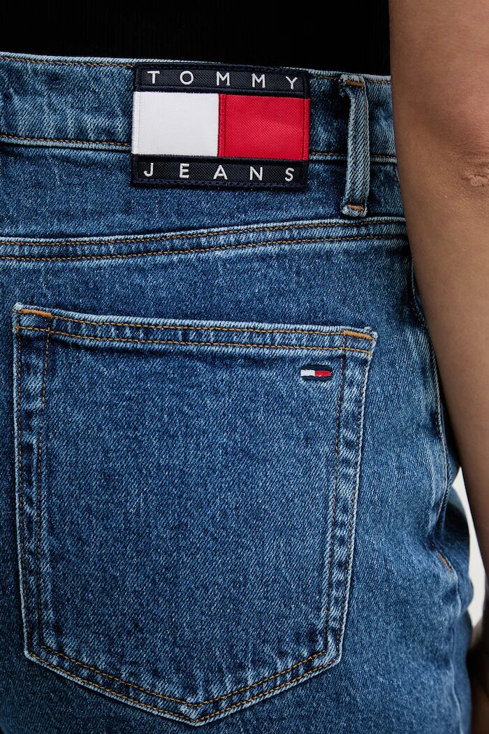 Tommy Jeans дънки mom fit дамски сини DW0DW23464