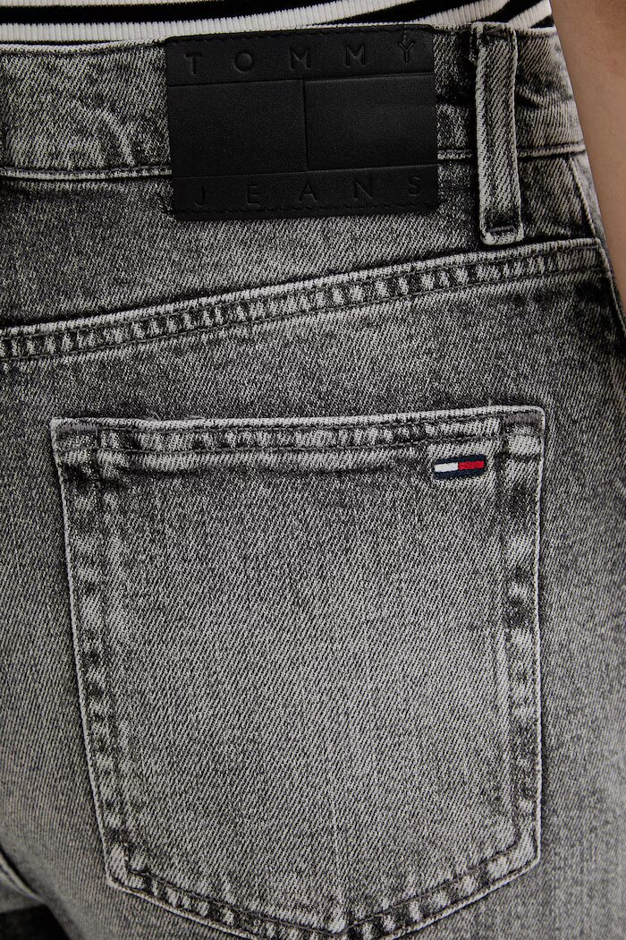 Tommy Jeans дънки mom fit дамски сиви DW0DW22658
