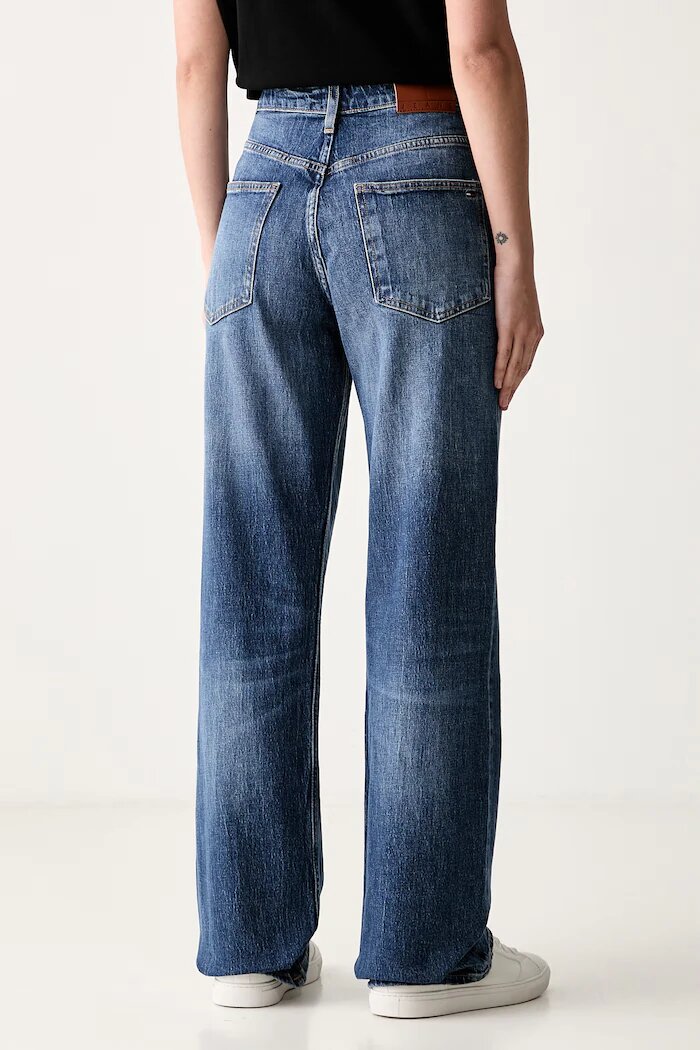 Tommy Jeans дънки relaxed fit дамски тъмносини DW0DW23078