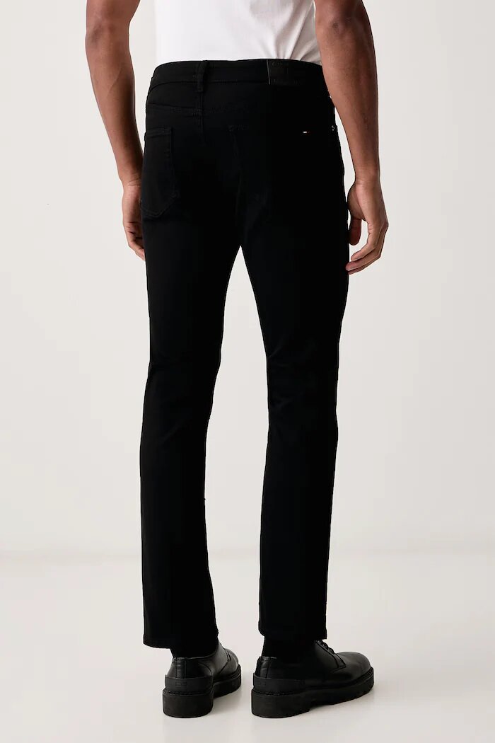 Tommy Jeans дънки slim fit мъжки SCANTON черни DM0DM23478