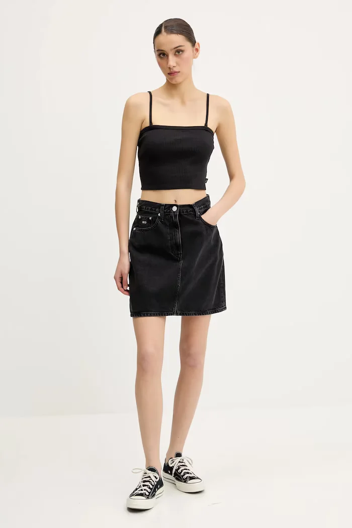 Tommy Jeans Дънкова пола в черно къса със стандартна кройка DW0DW21275