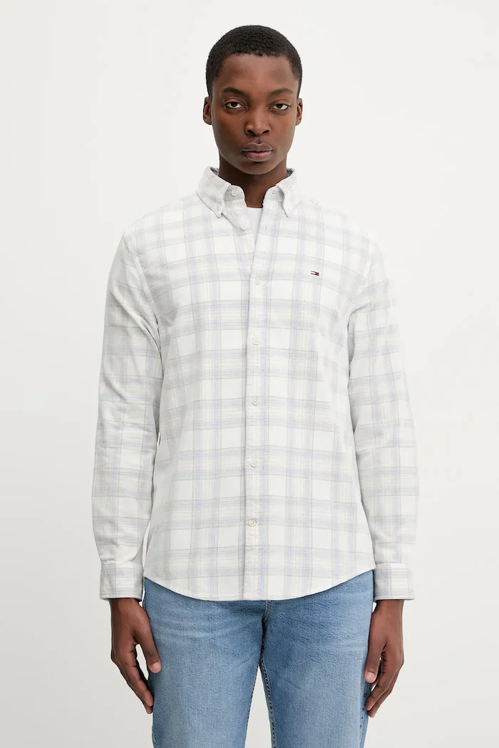 Tommy Jeans Джинсова риза в бяло със стандартна кройка с яка с копче DM0DM22408
