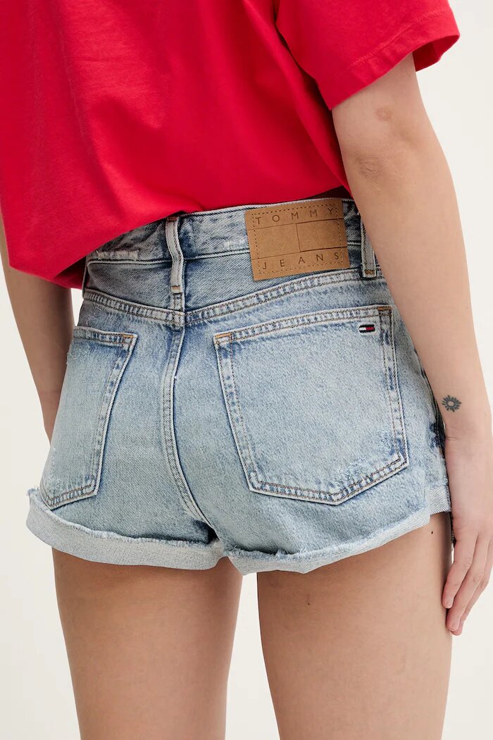 Tommy Jeans къс панталон дамски от деним син с висока талия DW0DW22397