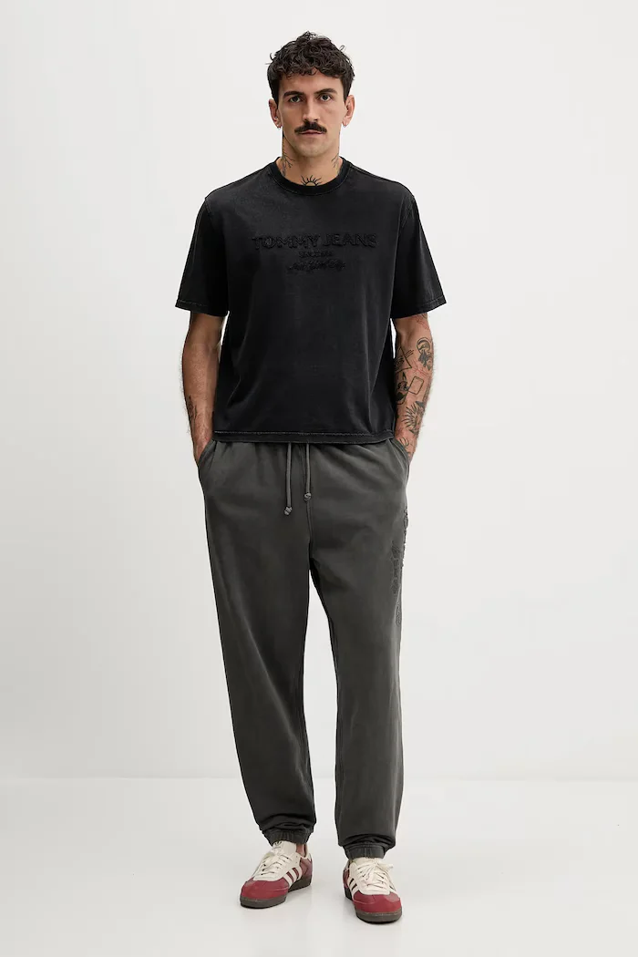 Tommy Jeans Памучен спортен панталон мъжки в черно с меланжов десен DM0DM22360