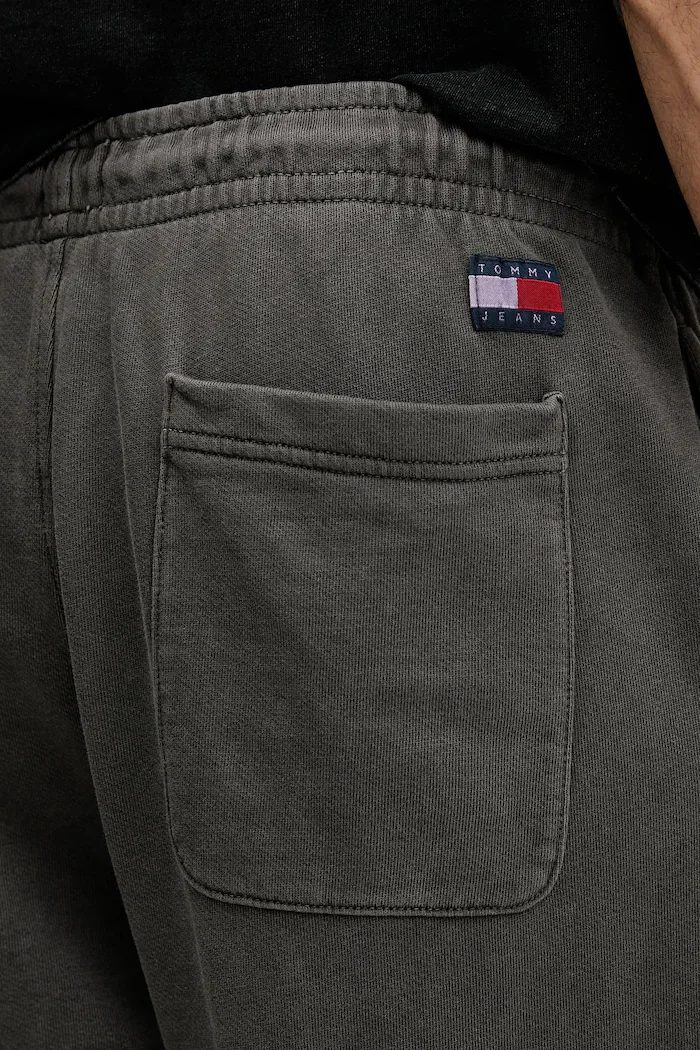 Tommy Jeans Памучен спортен панталон мъжки в черно с меланжов десен DM0DM22360