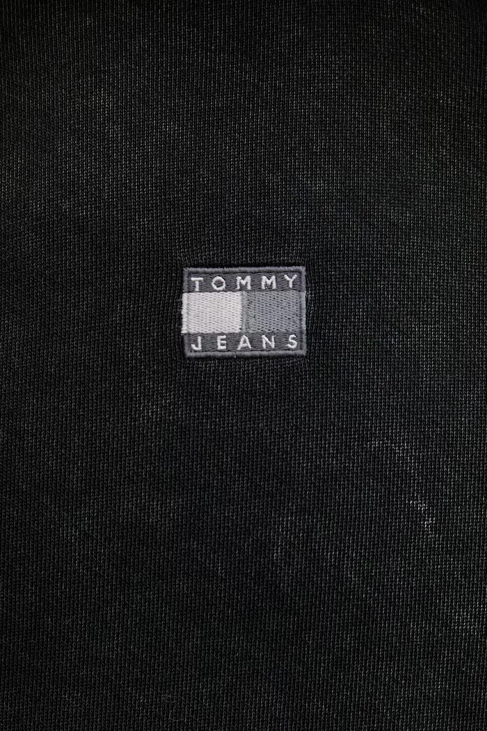 Tommy Jeans Памучен суичър мъжки в черно с качулка с изчистен дизайн DM0DM22383
