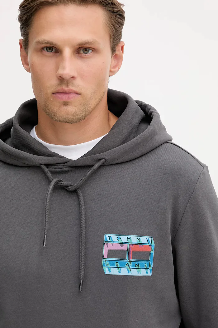 Tommy Jeans Памучен суичър мъжки в сиво с качулка с принт DM0DM22077