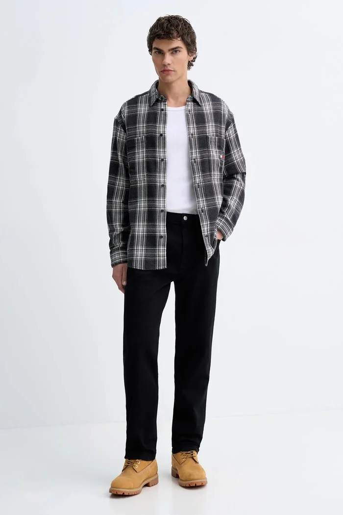 Tommy Jeans Памучна риза в сиво със стандартна кройка с класическа яка DM0DM22411