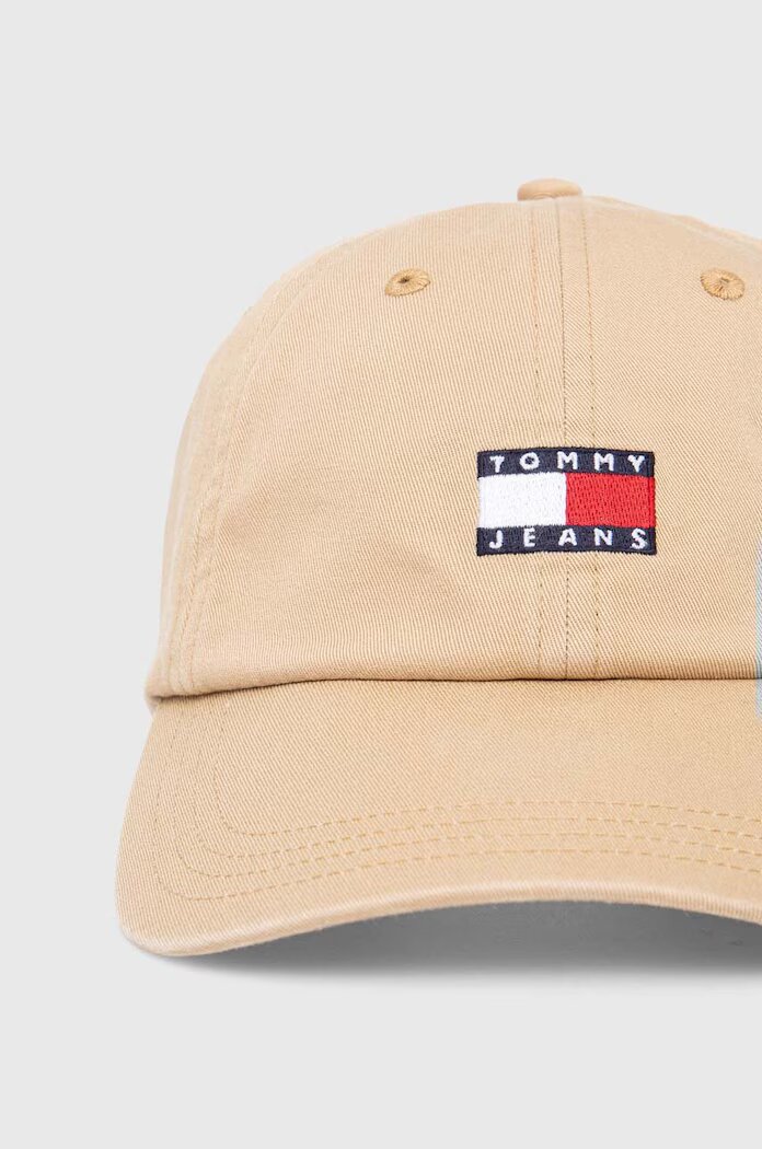 Tommy Jeans Памучна шапка с козирка в бежово с апликация AM0AM12020