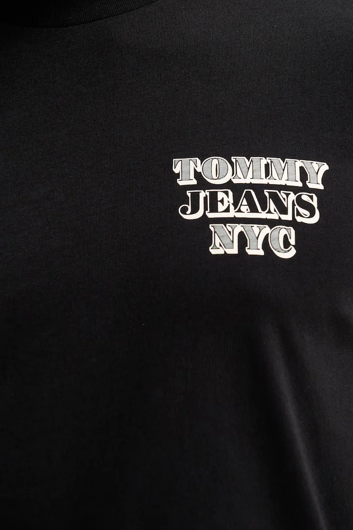 Tommy Jeans Памучна тениска в черно с принт DM0DM22321