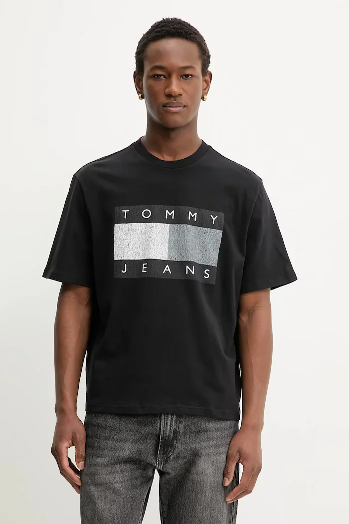 Tommy Jeans Памучна тениска в черно с принт DM0DM22463