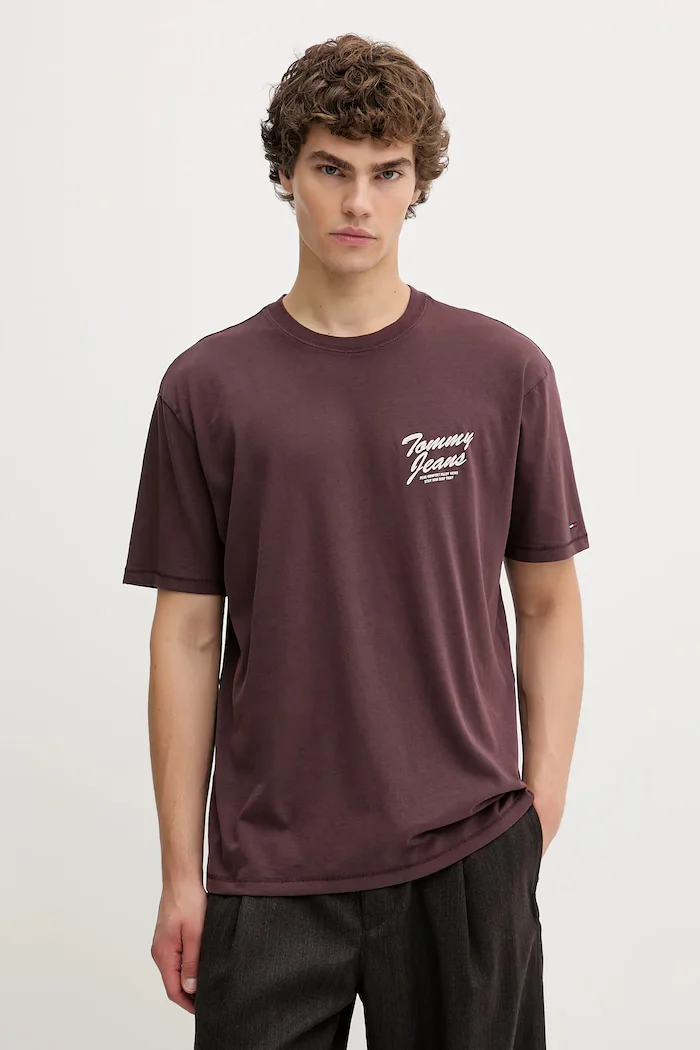 Tommy Jeans Памучна тениска в кафяво с принт DM0DM22060