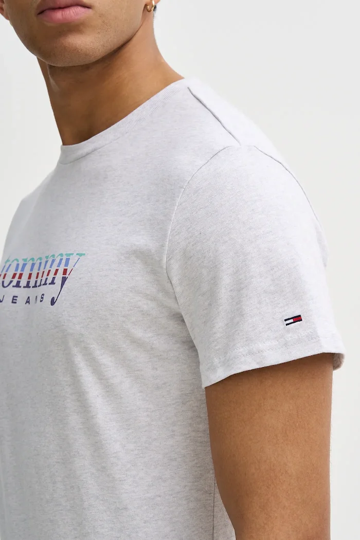 Tommy Jeans Памучна тениска в сиво с принт DM0DM22333