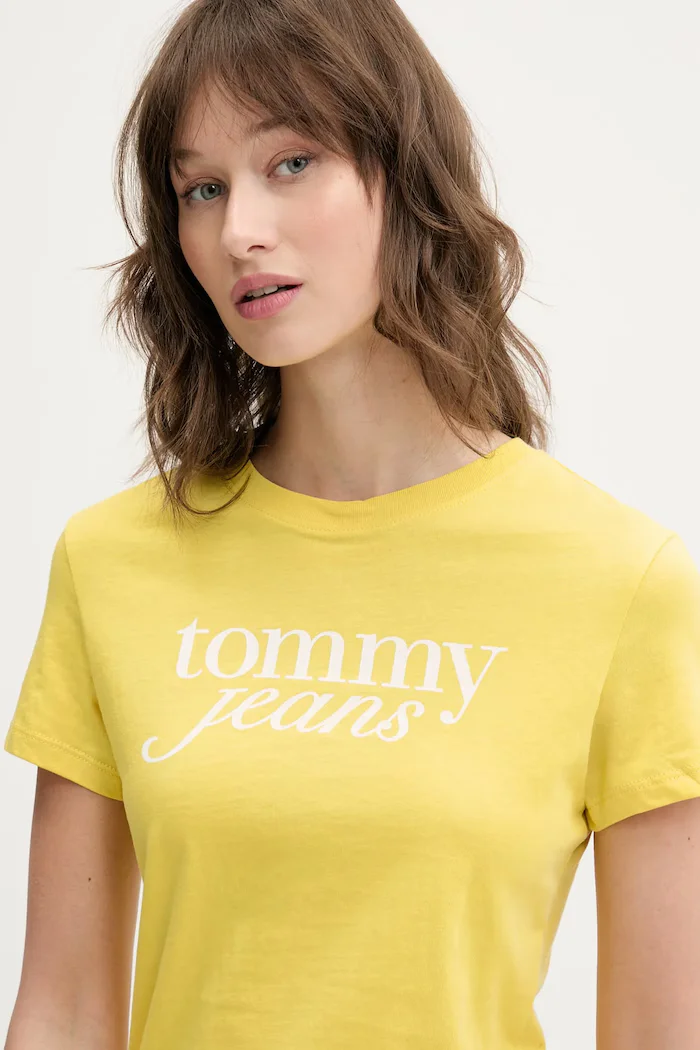 Tommy Jeans Памучна тениска в жълто DW0DW19447