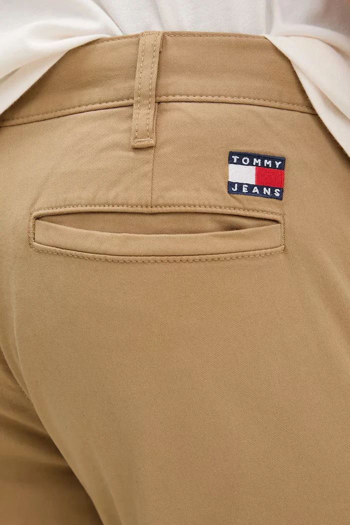 Tommy Jeans Панталон мъжки в зелено с кройка по тялото DM0DM22404