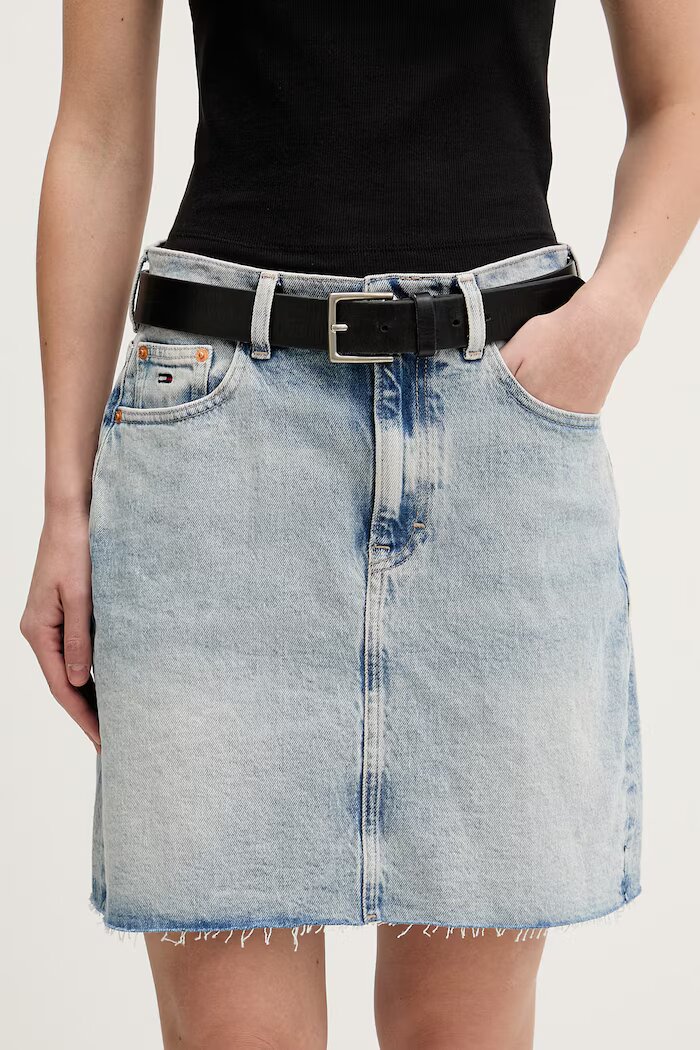 Tommy Jeans пола от деним синя DW0DW22716