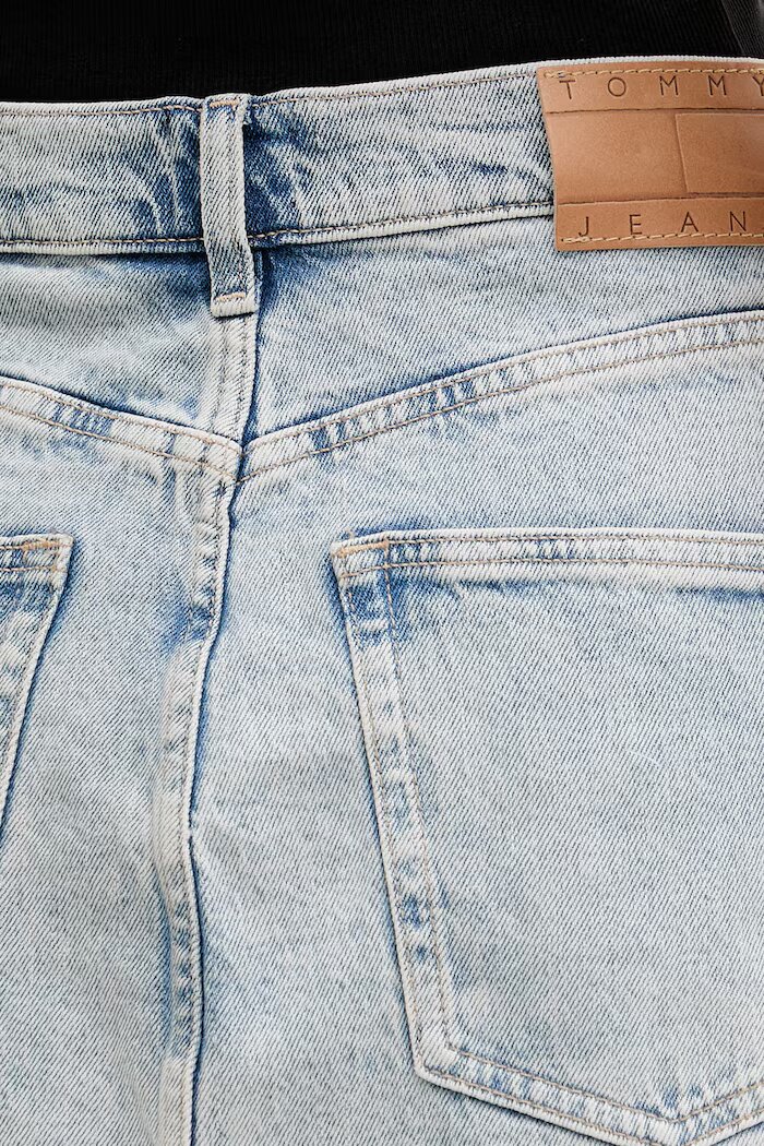 Tommy Jeans пола от деним синя DW0DW22716