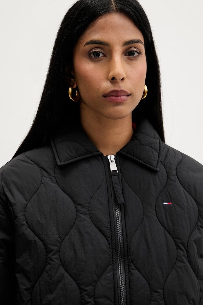 Tommy Jeans преходно яке дамско черно DW0DW22909