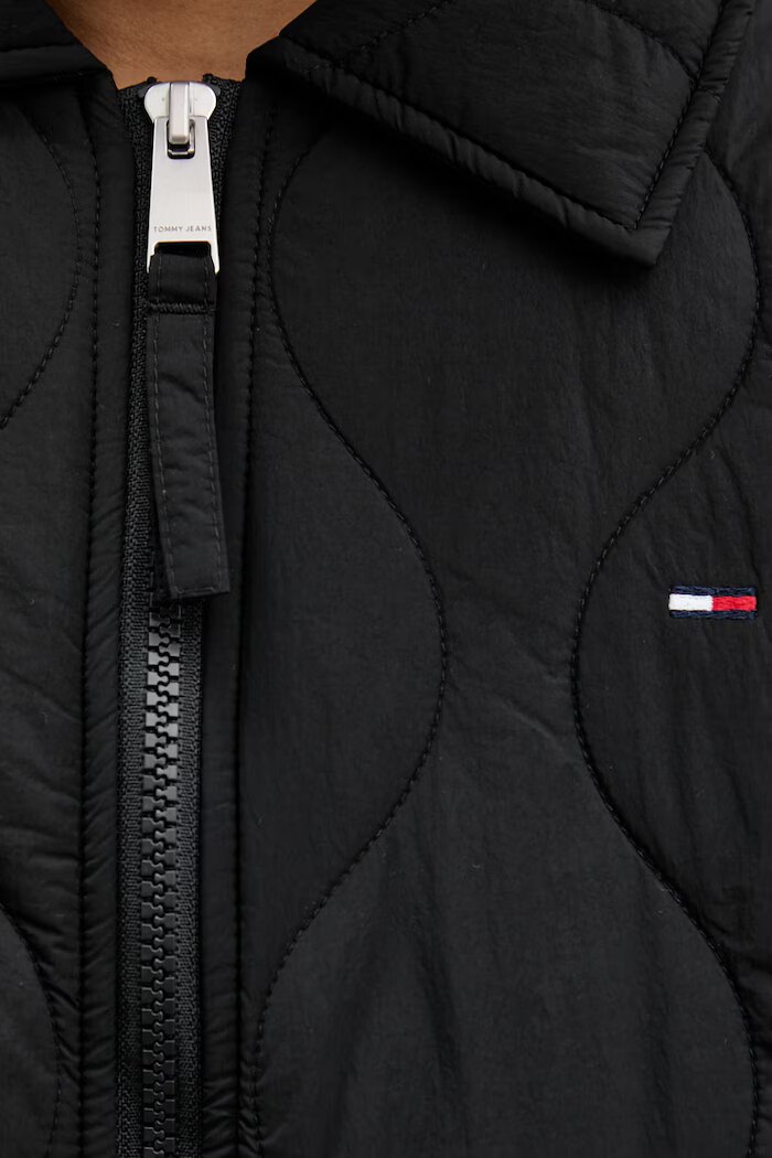 Tommy Jeans преходно яке дамско черно DW0DW22909