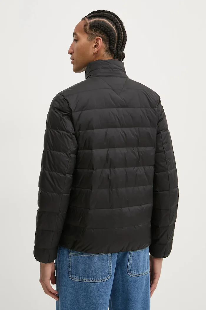 Tommy Jeans Пухено яке в черно преходен модел DM0DM20658