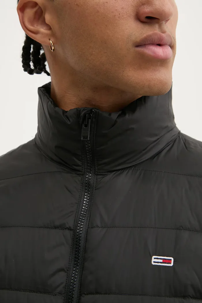 Tommy Jeans Пухено яке в черно преходен модел DM0DM20658