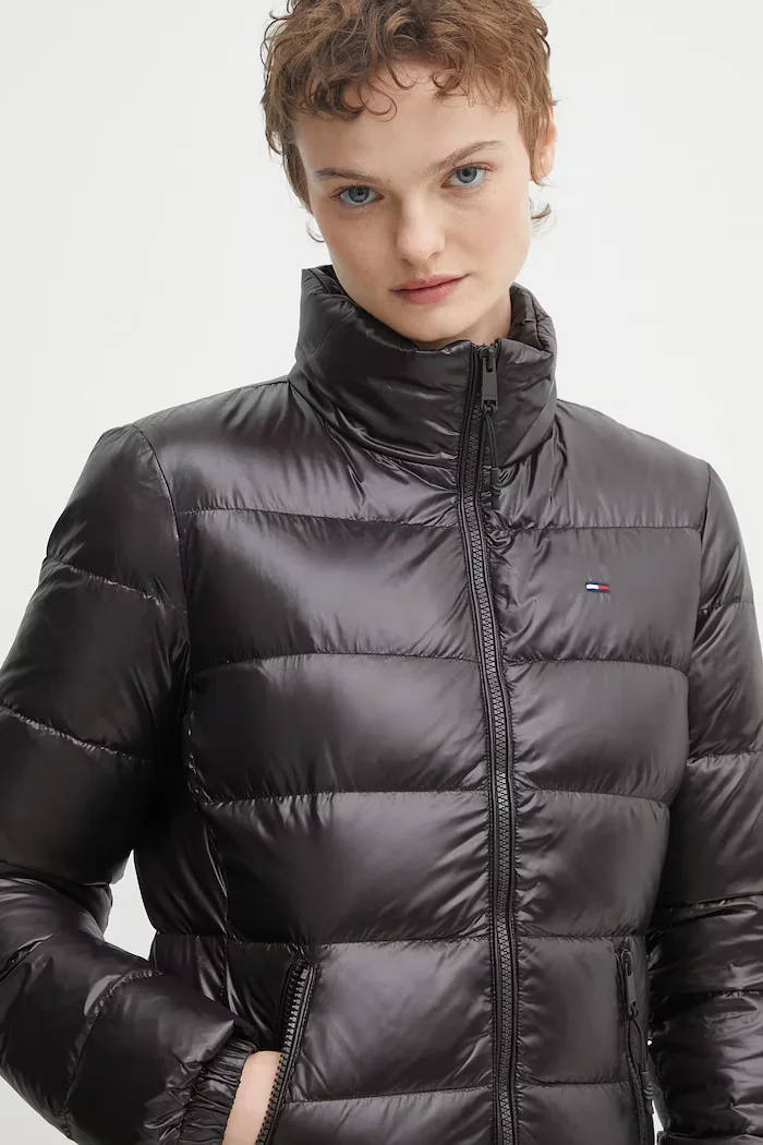 Tommy Jeans Пухено яке в черно зимен модел DW0DW21618