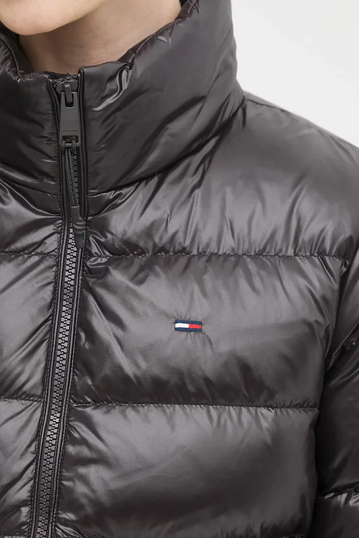 Tommy Jeans Пухено яке в черно зимен модел DW0DW21618