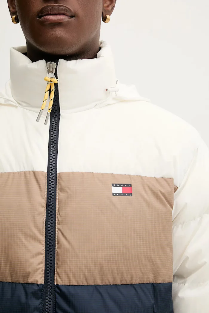 Tommy Jeans Пухено яке в тъмносиньо зимен модел DM0DM22117