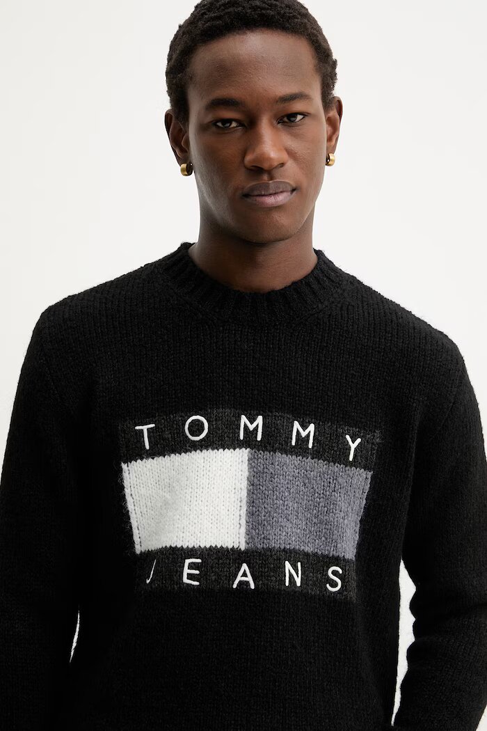 Tommy Jeans Пуловер с вълна от алпака в черно DM0DM22860