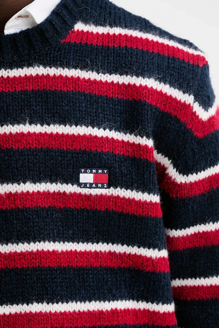 Tommy Jeans Пуловер с вълна от алпака в тъмносиньо от топла материя DM0DM22109
