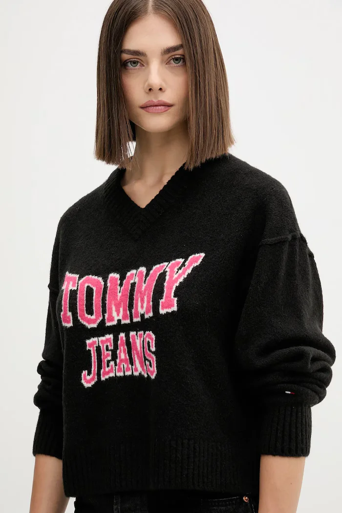 Tommy Jeans Пуловер с вълна в черно DW0DW21711