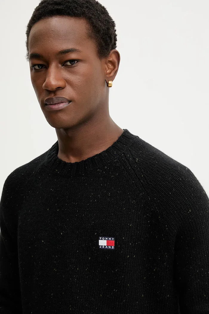 Tommy Jeans Пуловер с вълна в черно от топла материя DM0DM22353