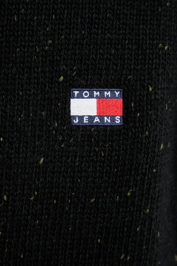 Tommy Jeans Пуловер с вълна в черно от топла материя DM0DM22353