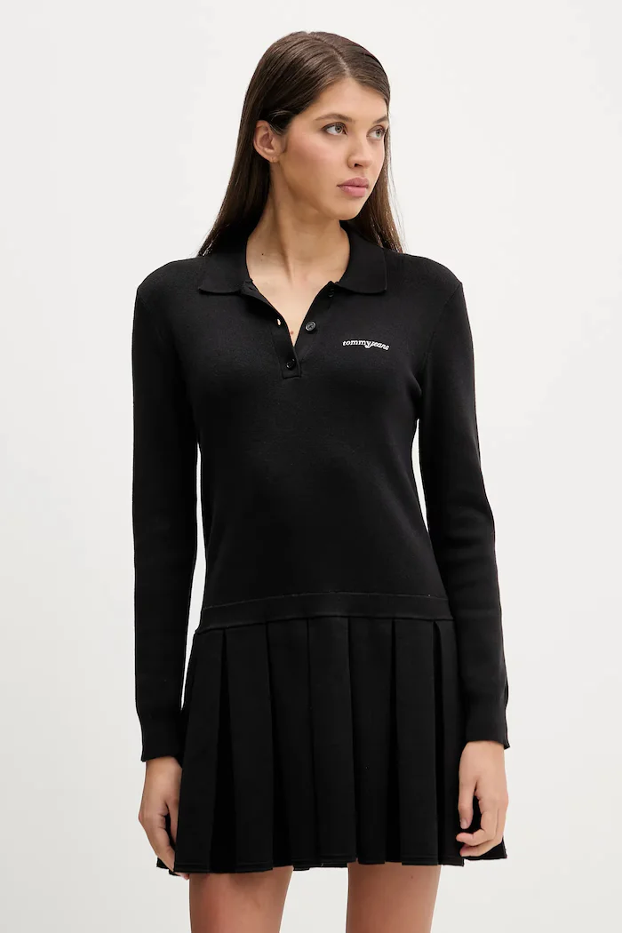 Tommy Jeans Рокля в черно къса разкроена DW0DW22464