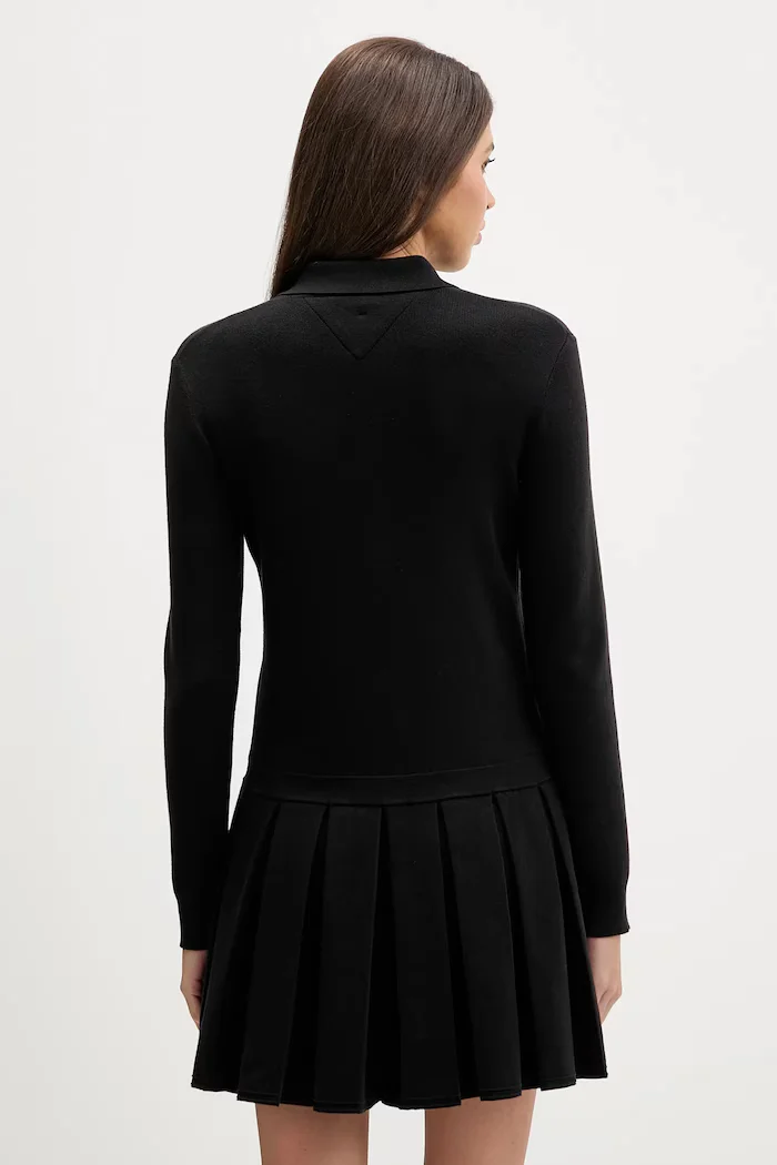 Tommy Jeans Рокля в черно къса разкроена DW0DW22464