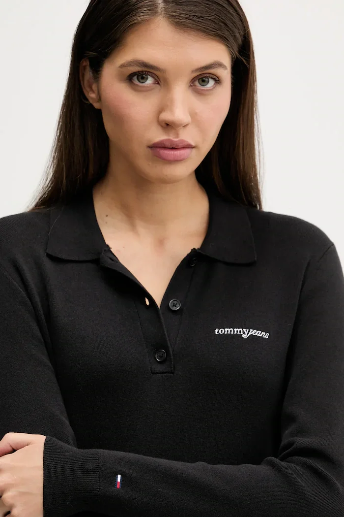 Tommy Jeans Рокля в черно къса разкроена DW0DW22464