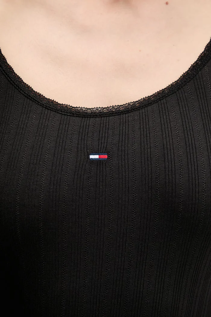 Tommy Jeans Рокля в черно къса с кройка по тялото DW0DW21508