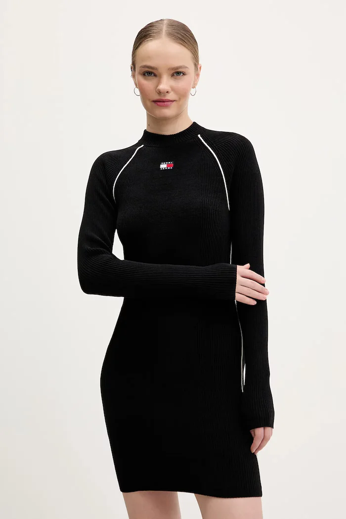 Tommy Jeans Рокля в черно къса с кройка по тялото DW0DW21914