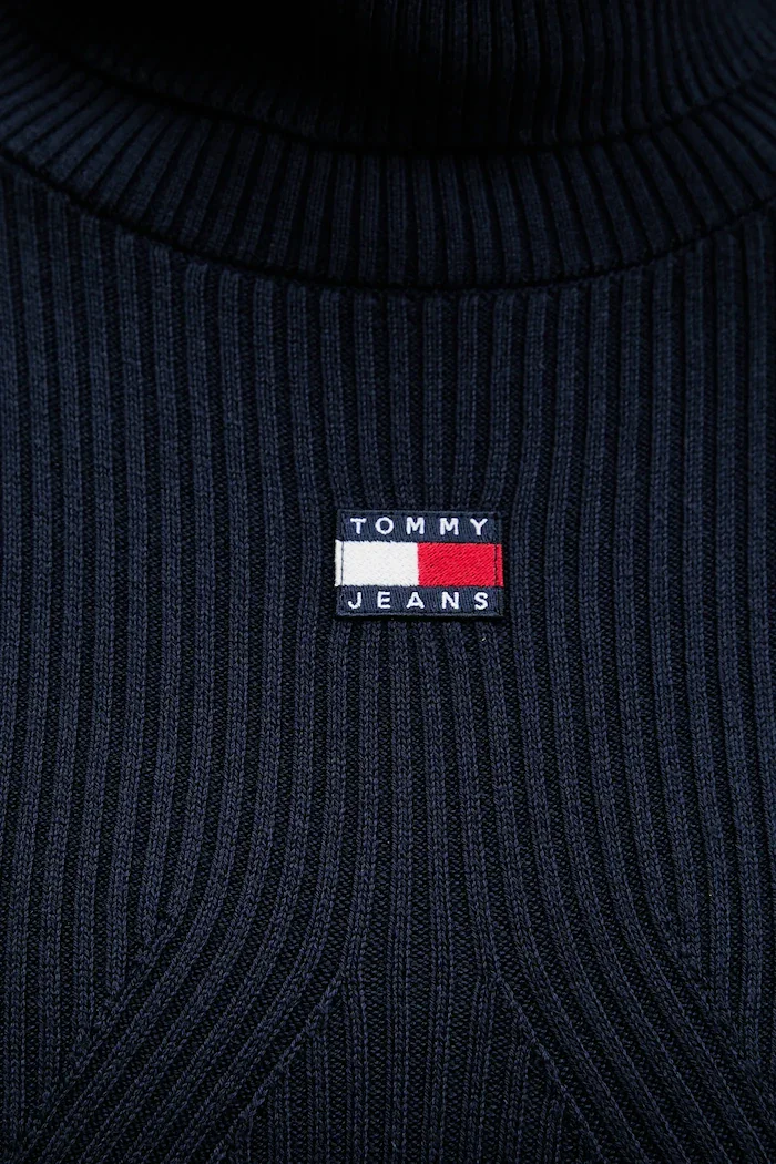 Tommy Jeans Рокля в тъмносиньо дълга с кройка по тялото DW0DW21910