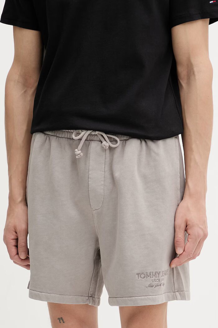 Tommy Jeans Спортен къс панталон мъжки от памук кафяв с висока талия DM0DM22696